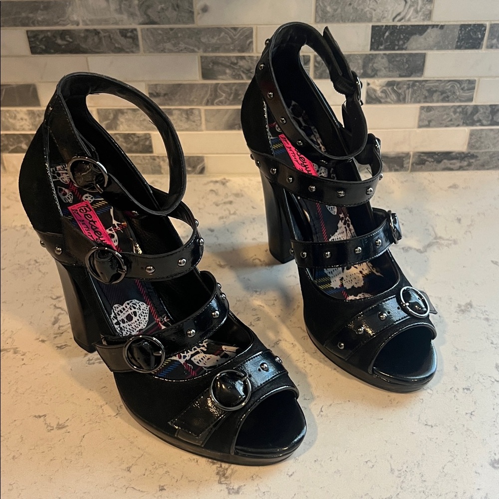 Betsyville Black high heels Size 7.5 - Picture 2 of 7